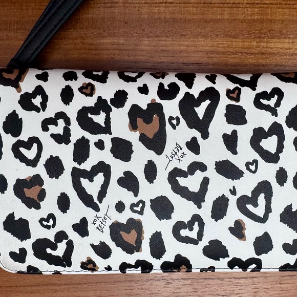 Betsey Johnson Heart Pattern Wallet NWT - Picture 2 of 3
